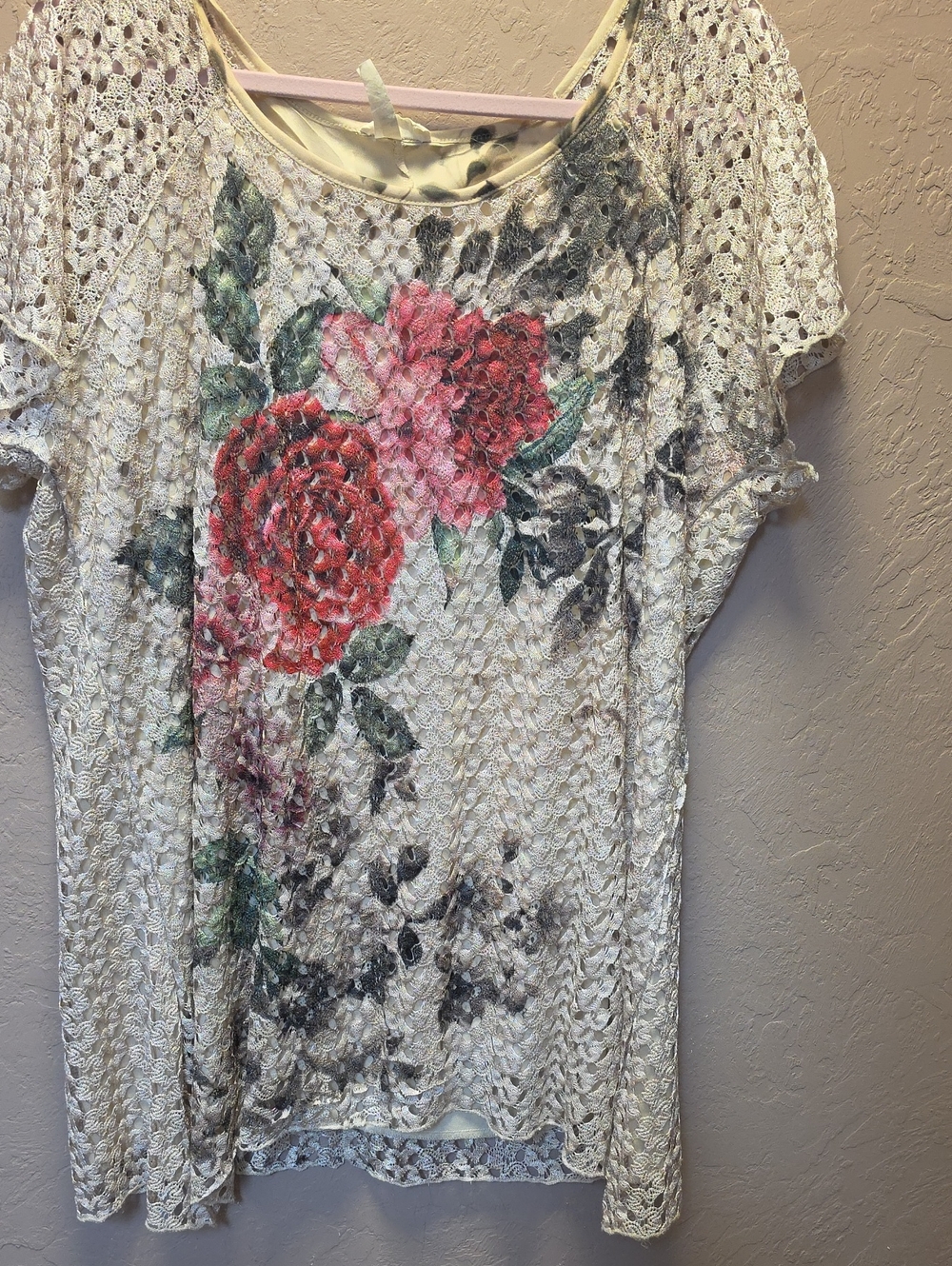 BRITANNY BLACK Sz 3X Floral Crochet Overlay Women's Top, Cream & Pink, EUC #2617